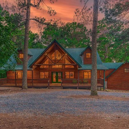 The Eastwood Spacious Retreat With 4 King En-Suites - Hot Tub - Pet-Friendly - Cozy Fire Pit - Prime Location - Multi-Family Broken Bow Bagian luar foto