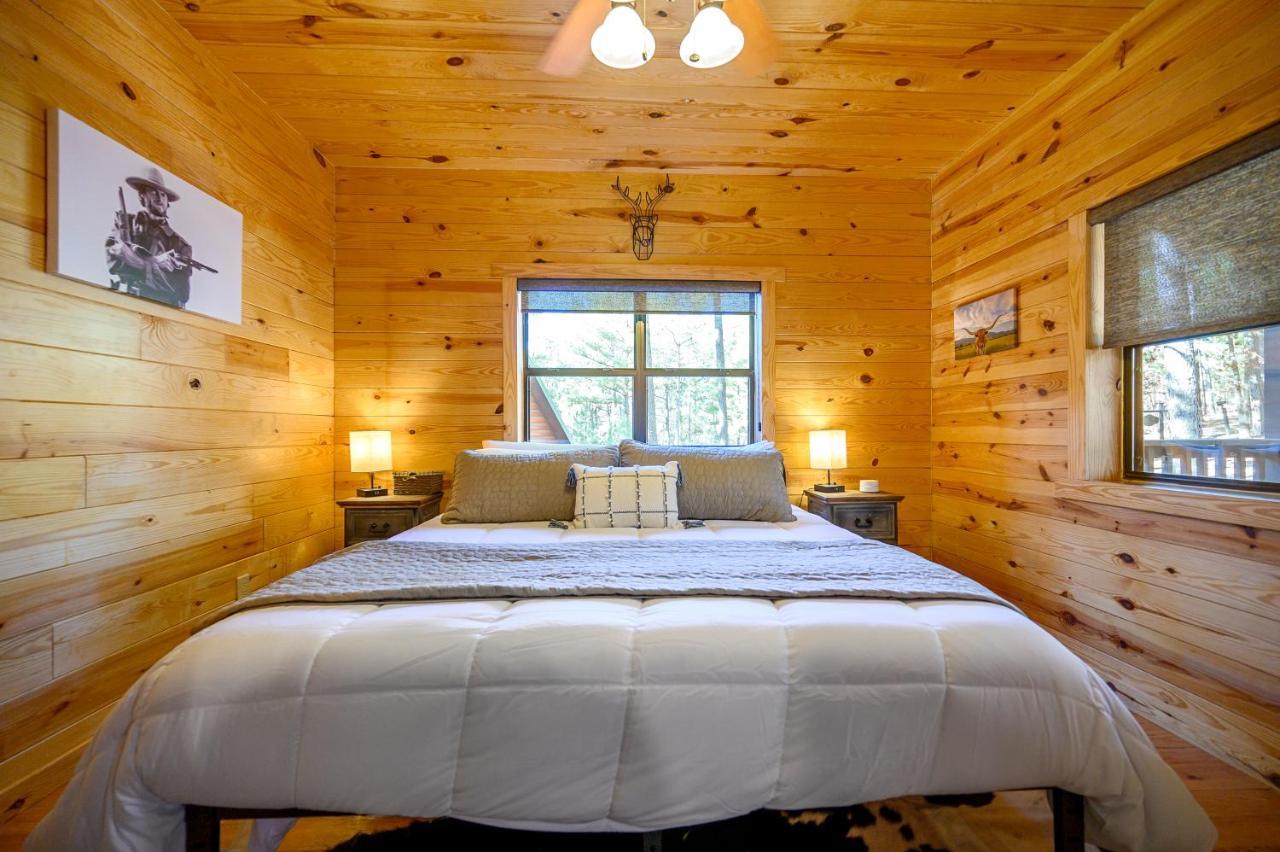 The Eastwood Spacious Retreat With 4 King En-Suites - Hot Tub - Pet-Friendly - Cozy Fire Pit - Prime Location - Multi-Family Broken Bow Bagian luar foto