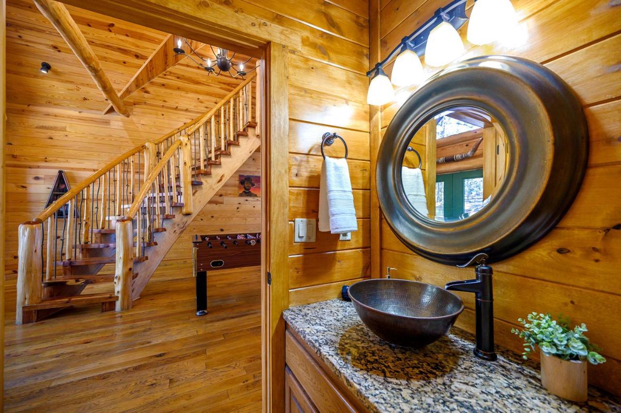 The Eastwood Spacious Retreat With 4 King En-Suites - Hot Tub - Pet-Friendly - Cozy Fire Pit - Prime Location - Multi-Family Broken Bow Bagian luar foto