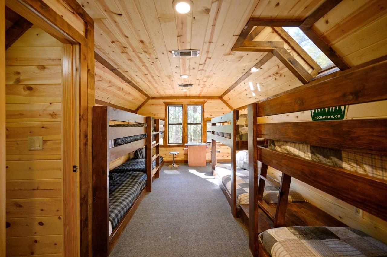The Eastwood Spacious Retreat With 4 King En-Suites - Hot Tub - Pet-Friendly - Cozy Fire Pit - Prime Location - Multi-Family Broken Bow Bagian luar foto