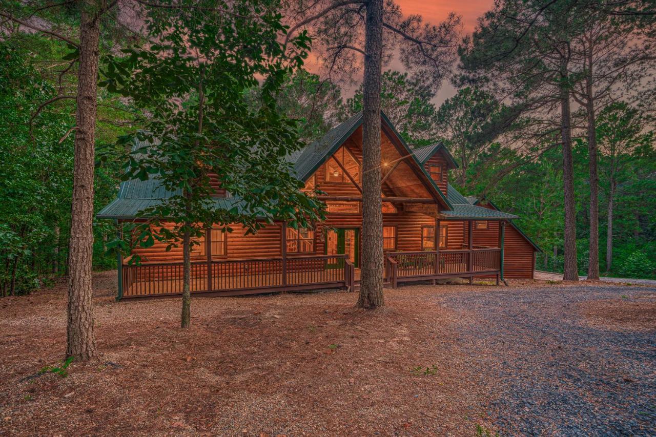 The Eastwood Spacious Retreat With 4 King En-Suites - Hot Tub - Pet-Friendly - Cozy Fire Pit - Prime Location - Multi-Family Broken Bow Bagian luar foto