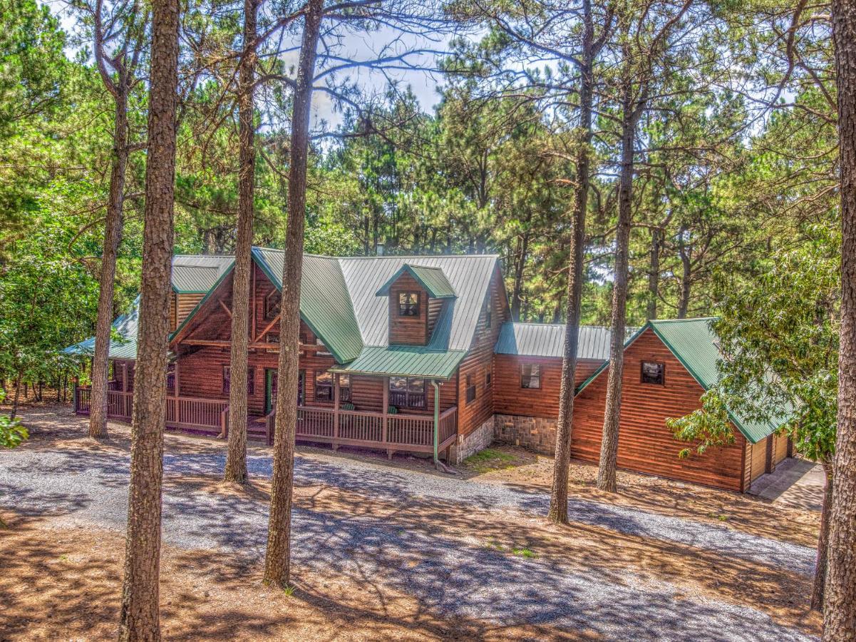 The Eastwood Spacious Retreat With 4 King En-Suites - Hot Tub - Pet-Friendly - Cozy Fire Pit - Prime Location - Multi-Family Broken Bow Bagian luar foto