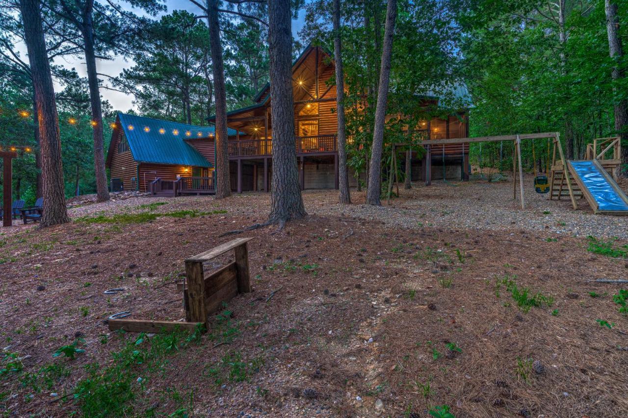 The Eastwood Spacious Retreat With 4 King En-Suites - Hot Tub - Pet-Friendly - Cozy Fire Pit - Prime Location - Multi-Family Broken Bow Bagian luar foto