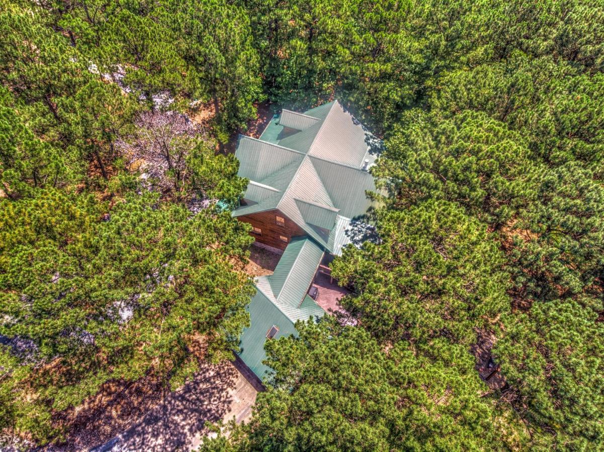 The Eastwood Spacious Retreat With 4 King En-Suites - Hot Tub - Pet-Friendly - Cozy Fire Pit - Prime Location - Multi-Family Broken Bow Bagian luar foto