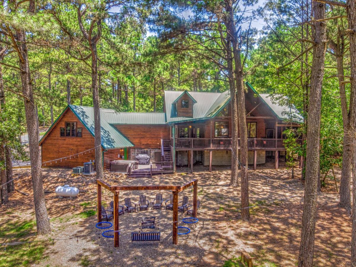 The Eastwood Spacious Retreat With 4 King En-Suites - Hot Tub - Pet-Friendly - Cozy Fire Pit - Prime Location - Multi-Family Broken Bow Bagian luar foto