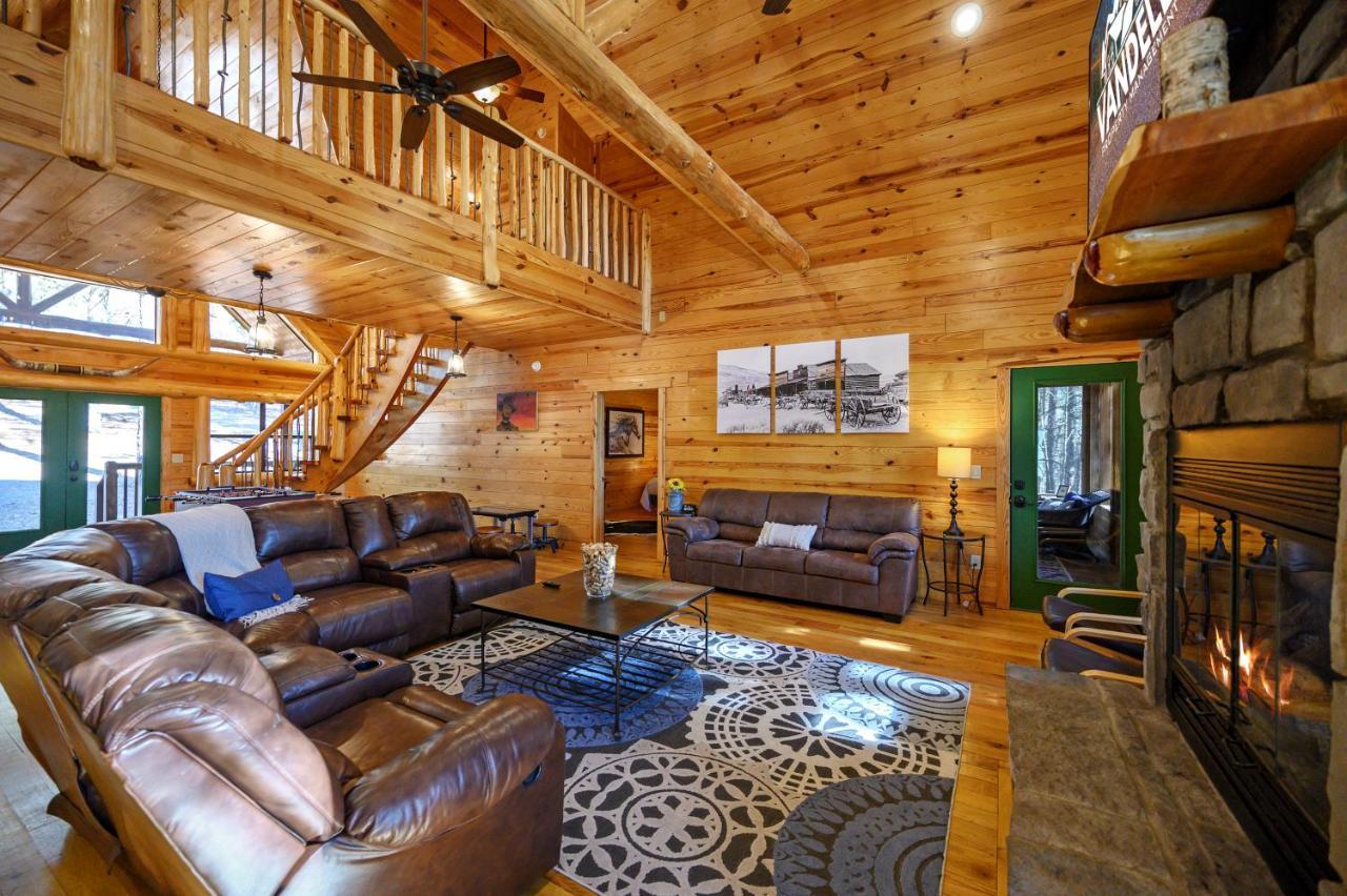 The Eastwood Spacious Retreat With 4 King En-Suites - Hot Tub - Pet-Friendly - Cozy Fire Pit - Prime Location - Multi-Family Broken Bow Bagian luar foto