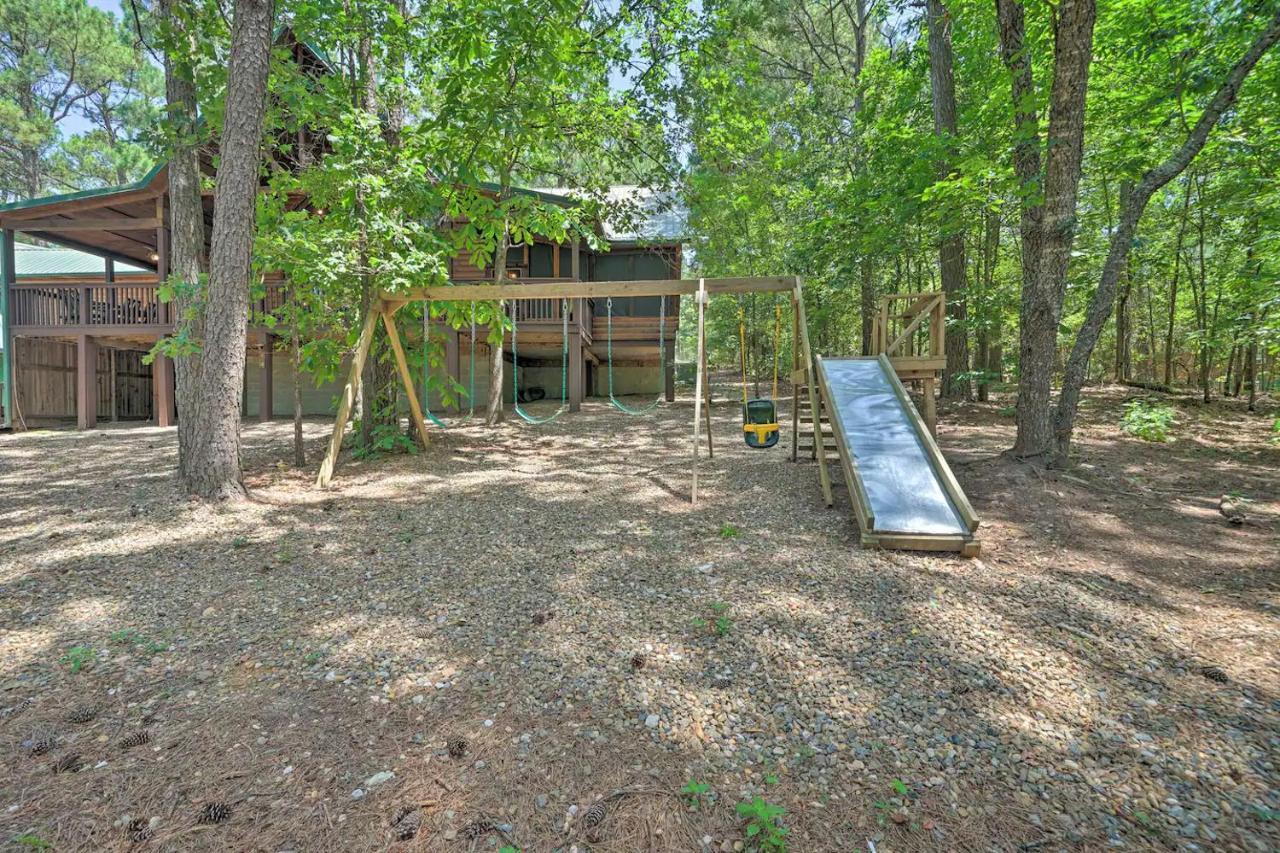 The Eastwood Spacious Retreat With 4 King En-Suites - Hot Tub - Pet-Friendly - Cozy Fire Pit - Prime Location - Multi-Family Broken Bow Bagian luar foto