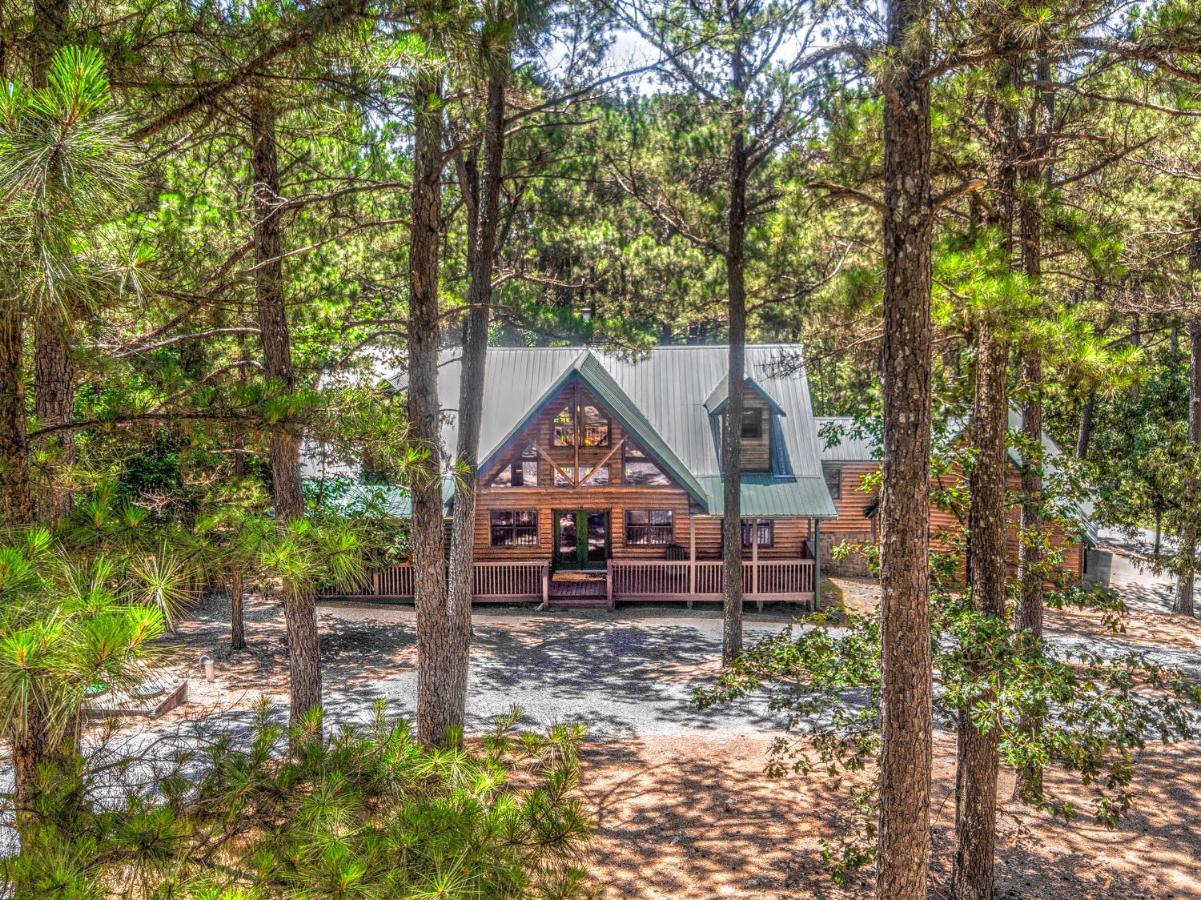 The Eastwood Spacious Retreat With 4 King En-Suites - Hot Tub - Pet-Friendly - Cozy Fire Pit - Prime Location - Multi-Family Broken Bow Bagian luar foto
