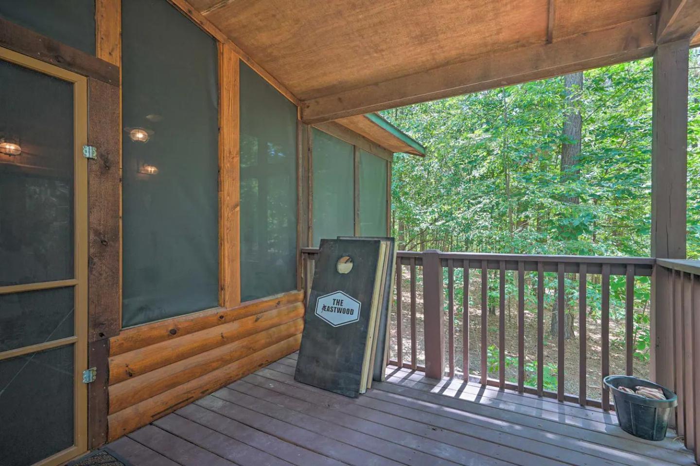 The Eastwood Spacious Retreat With 4 King En-Suites - Hot Tub - Pet-Friendly - Cozy Fire Pit - Prime Location - Multi-Family Broken Bow Bagian luar foto