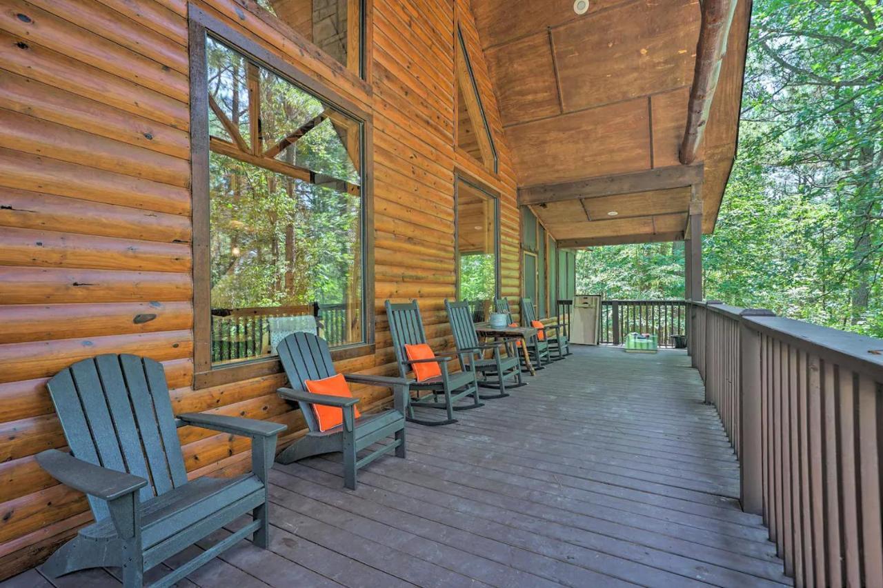 The Eastwood Spacious Retreat With 4 King En-Suites - Hot Tub - Pet-Friendly - Cozy Fire Pit - Prime Location - Multi-Family Broken Bow Bagian luar foto