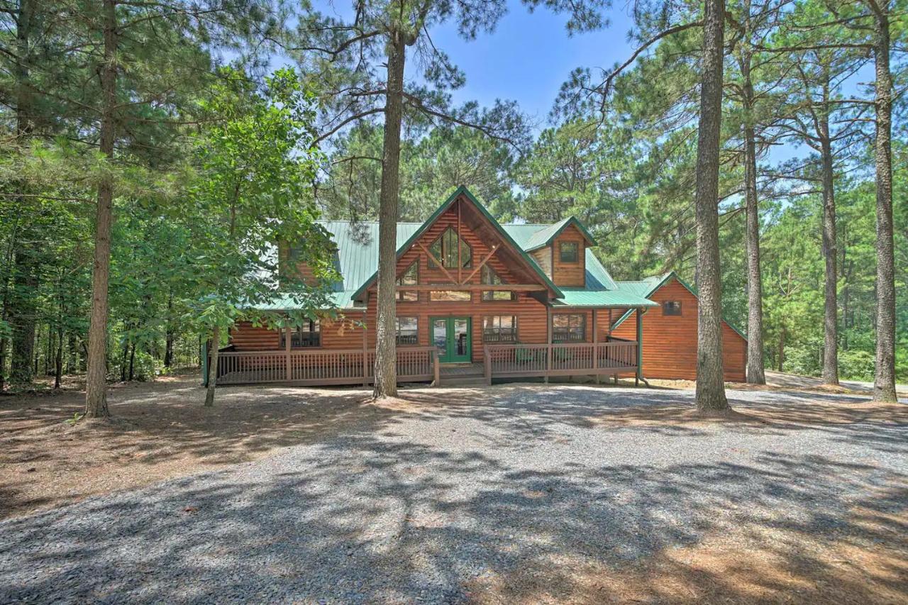 The Eastwood Spacious Retreat With 4 King En-Suites - Hot Tub - Pet-Friendly - Cozy Fire Pit - Prime Location - Multi-Family Broken Bow Bagian luar foto
