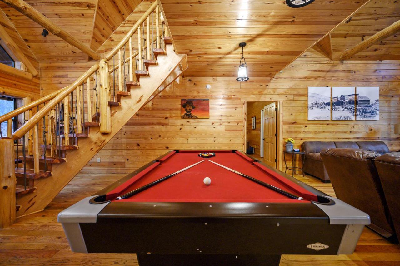 The Eastwood Spacious Retreat With 4 King En-Suites - Hot Tub - Pet-Friendly - Cozy Fire Pit - Prime Location - Multi-Family Broken Bow Bagian luar foto