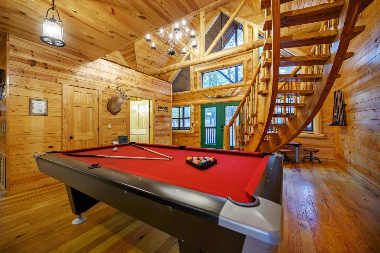 The Eastwood Spacious Retreat With 4 King En-Suites - Hot Tub - Pet-Friendly - Cozy Fire Pit - Prime Location - Multi-Family Broken Bow Bagian luar foto